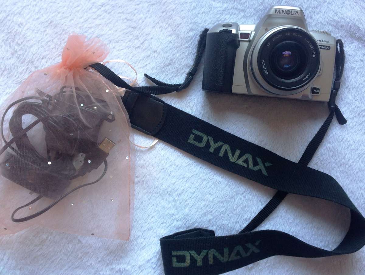 Minolta Dynax 404 si Camera with AF Zoom 35 - 80mm lens