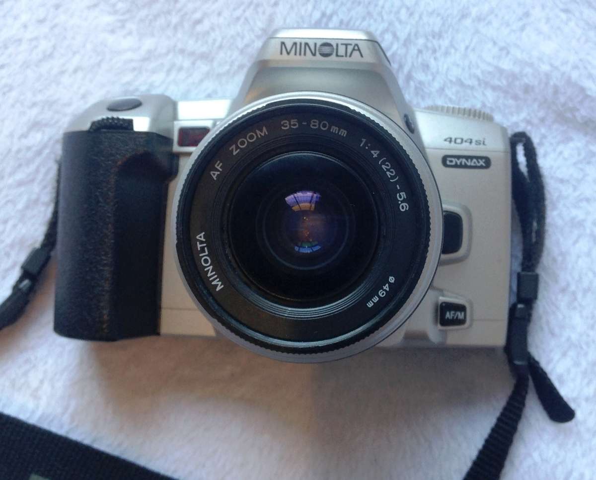 Minolta Dynax 404 si Camera with AF Zoom 35 - 80mm lens