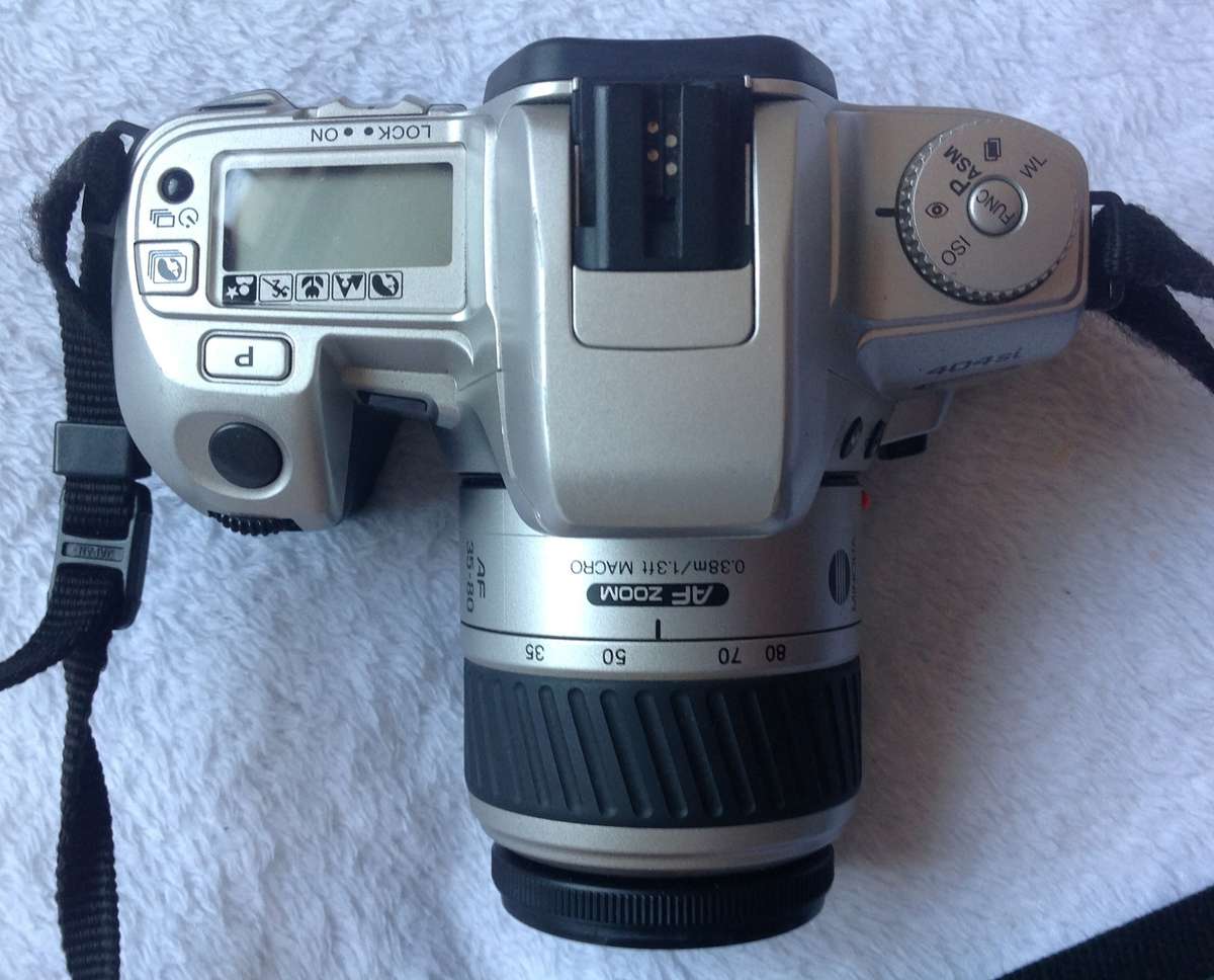 Minolta Dynax 404 si Camera with AF Zoom 35 - 80mm lens