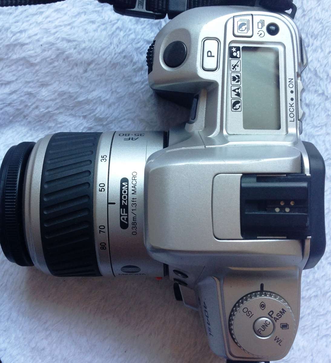 Minolta Dynax 404 si Camera with AF Zoom 35 - 80mm lens
