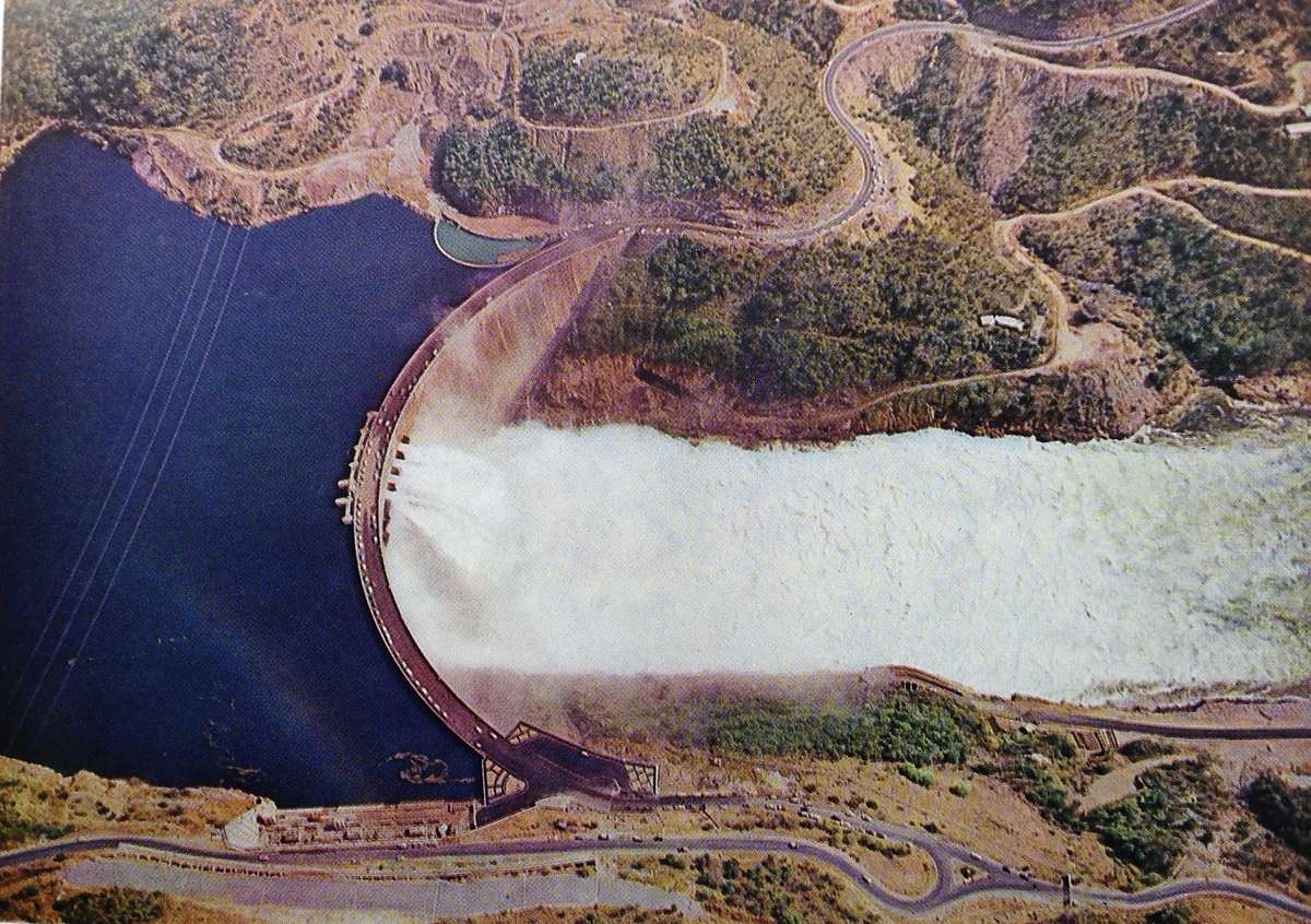 Pictorial Rhodesia - written by Norna Edwards