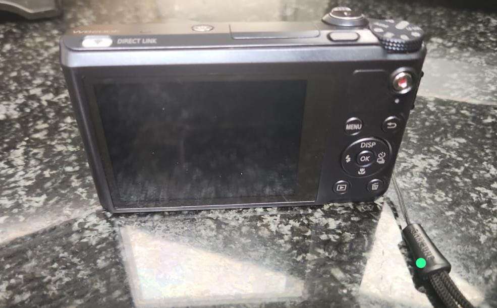 WOW! Samsung WB200F Compact Digital Camera! 18 x Optical Zoom, 14-16.4Mp