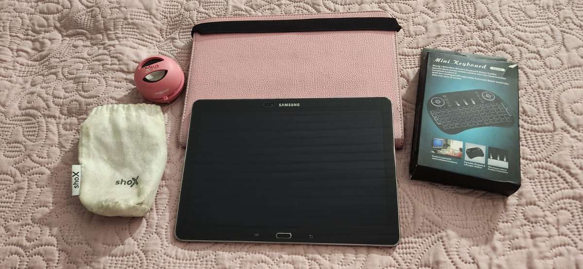 EXCELLENT!! Samsung Note 10.1" With Stylus Pen, 64GB SD Card