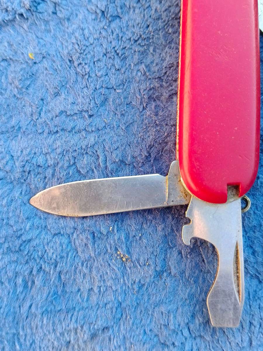 X2 Swiss Army pocket knives