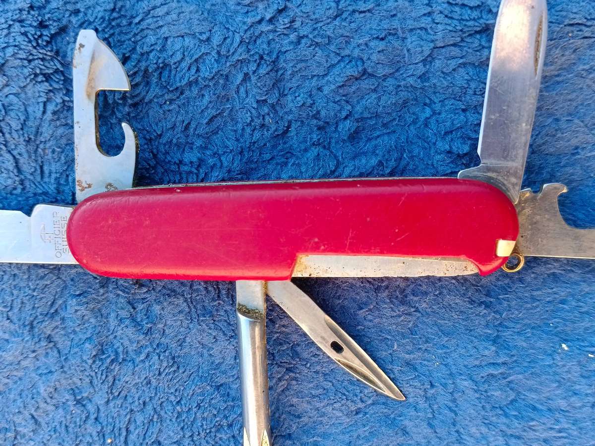 X2 Swiss Army pocket knives