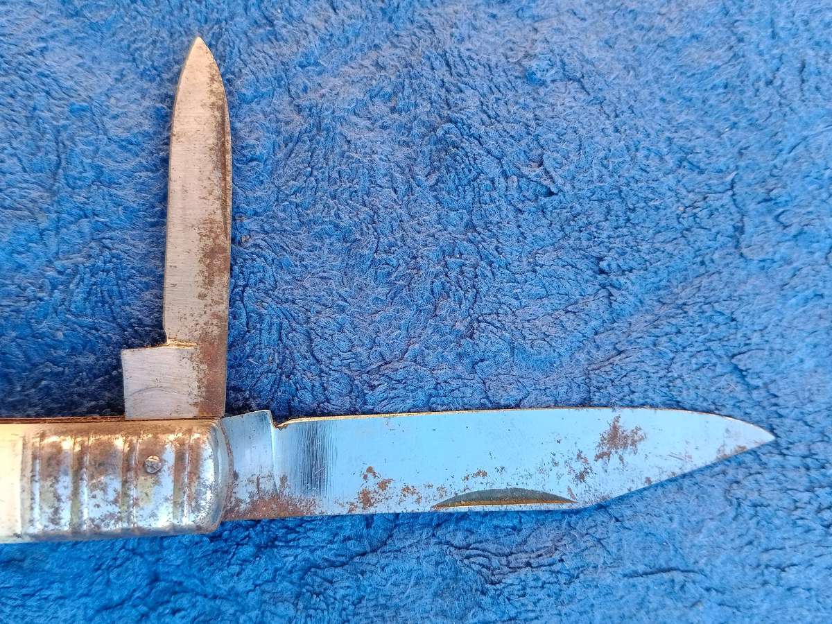 X2 Swiss Army pocket knives