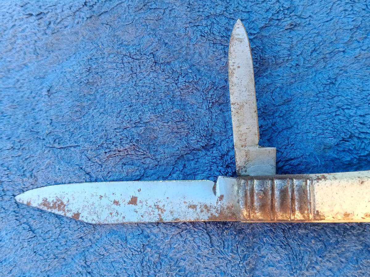 X2 Swiss Army pocket knives