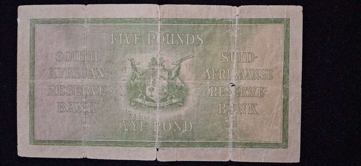WH CLEGG FIVE POUND RARE NOTE 17 APRIL 1931 B7-146983 SHIP WATERMARK