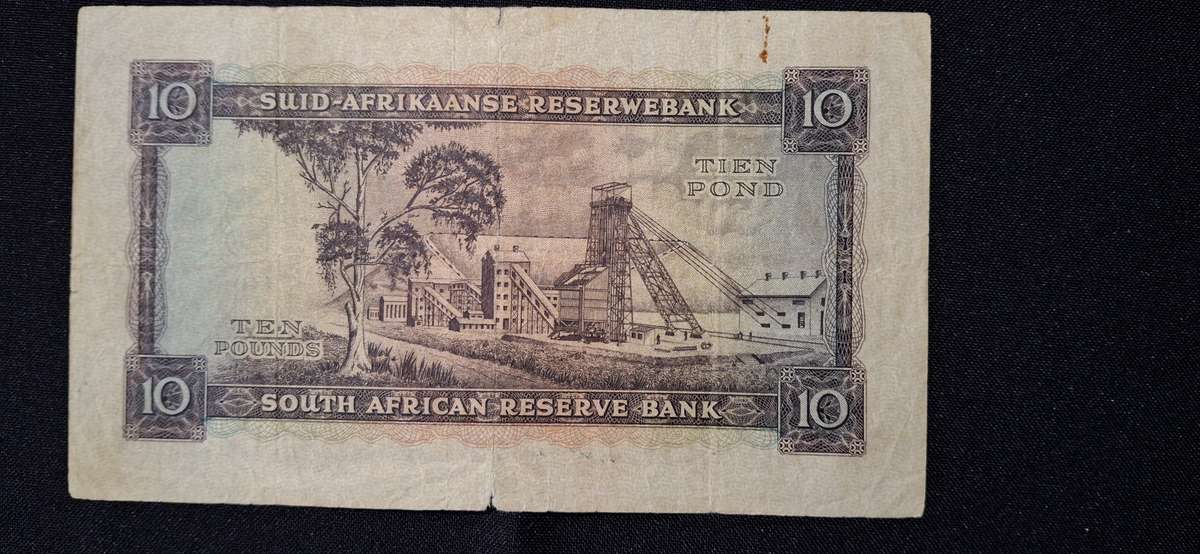 MH DE KOCK 10 POUND NOTE SERIAL NUMBER D1-159364-    18 DECEMBER 1952 CIRCULATED