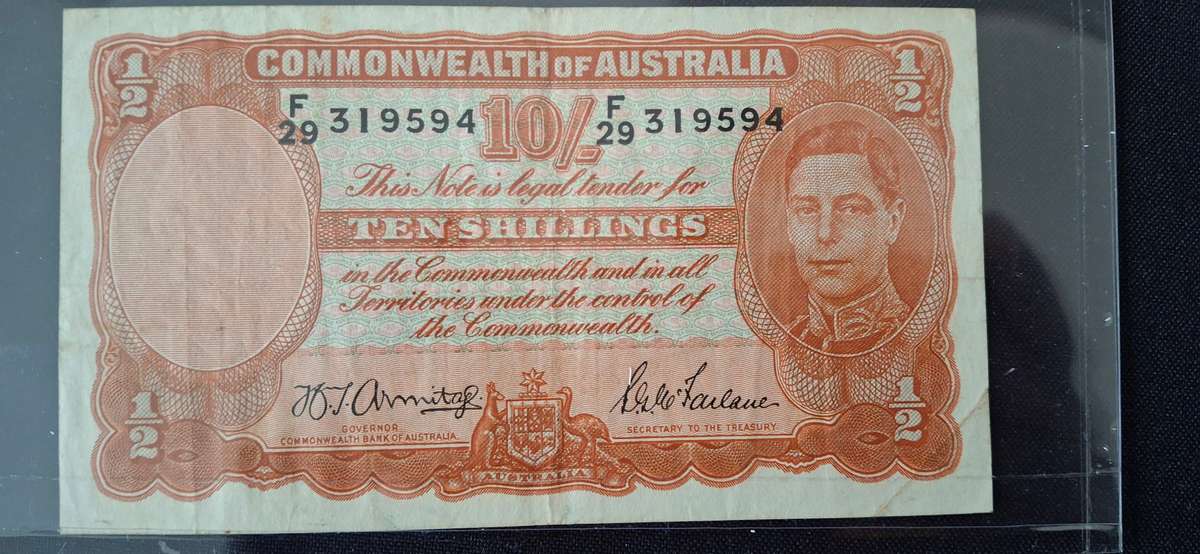 COMMONWEALTH OF AUSTRALIA 10 SHILLINGS  SERIAL NUMBER F29 - 319594  VERY SCARCE CIRCULATED