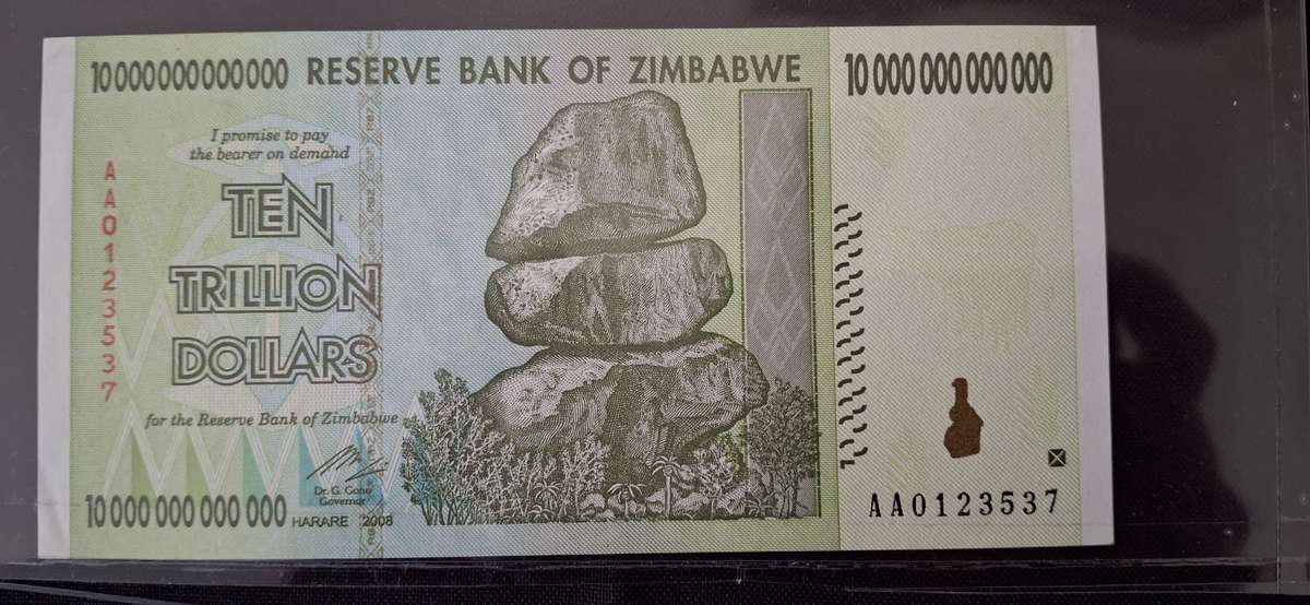 RESERVE BANK OF ZIMBABWE  10 TRILLION DOLLARS   2008 SERIAL NUMBER AA0123537  UNCIRCULATED