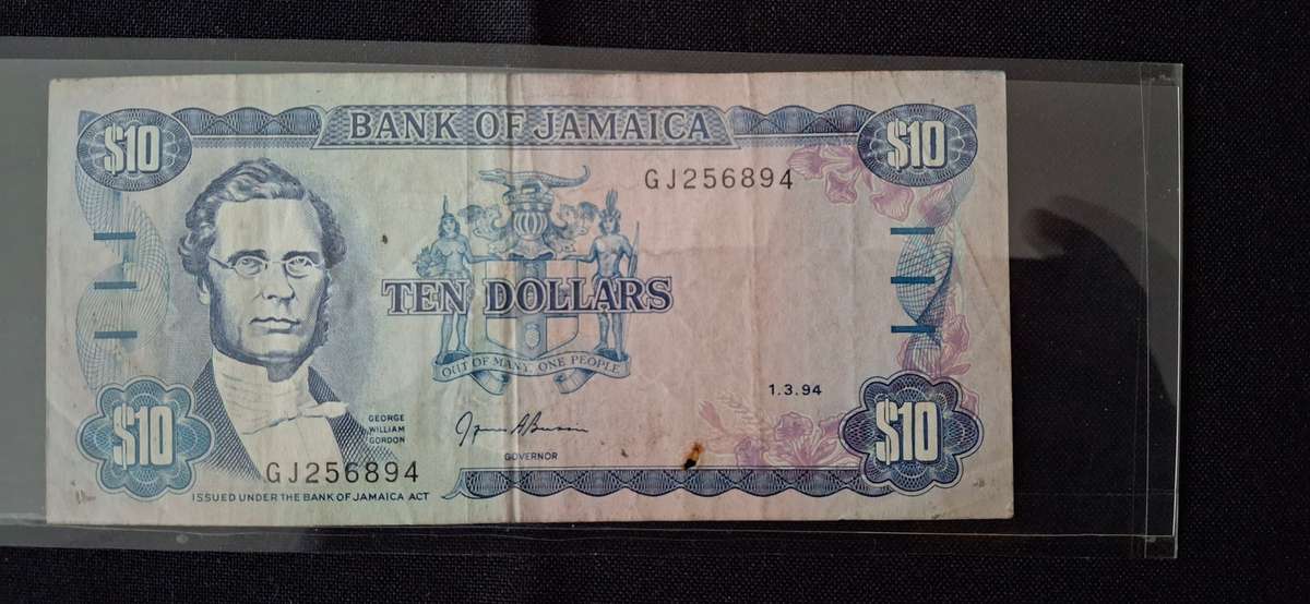 BANK OF JAMAICA  10 DOLLAR 19 NOTE 1 MARCH 1994  SERIAL NUMBER GJ 256894  CIRCULATED SCARCE