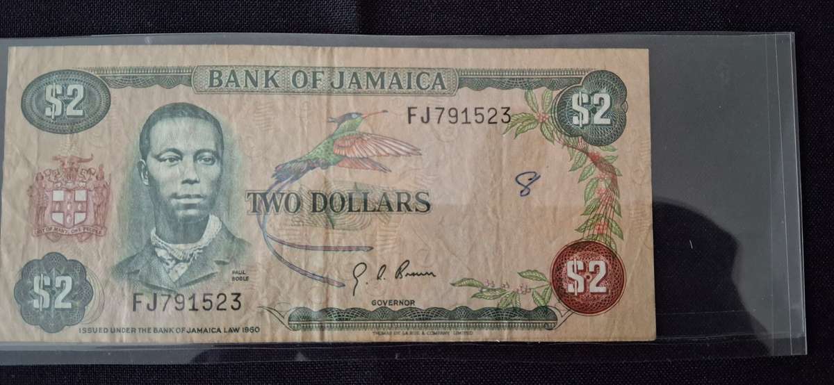 BANK OF JAMAICA  2 DOLLAR  NOTE 1980 SERIAL NUMBER FJ 791523 CIRCULATED SCARCE