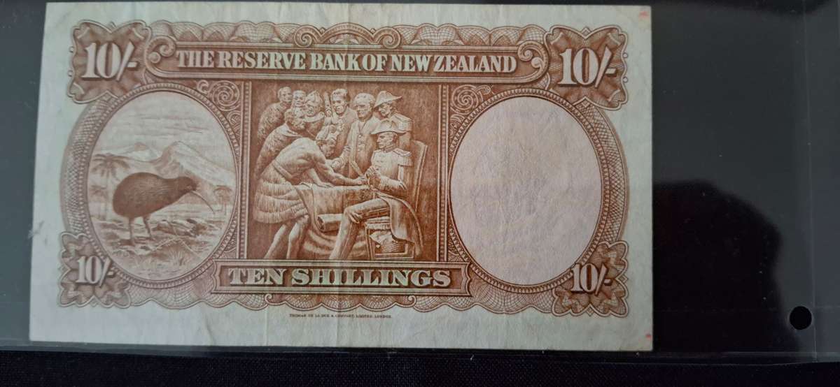 RESERVE BANK OF NEW ZEALAND  TEN SHILLINGS NOTE SERIAL NUMBER 8Y531718 CIRCULATED VERY SCARCE