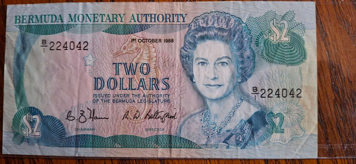 QUEEN ELIZABETH 11 BERMUDA MONETARY AUTHORITY $2 B1 - 327786 CIRCULATED