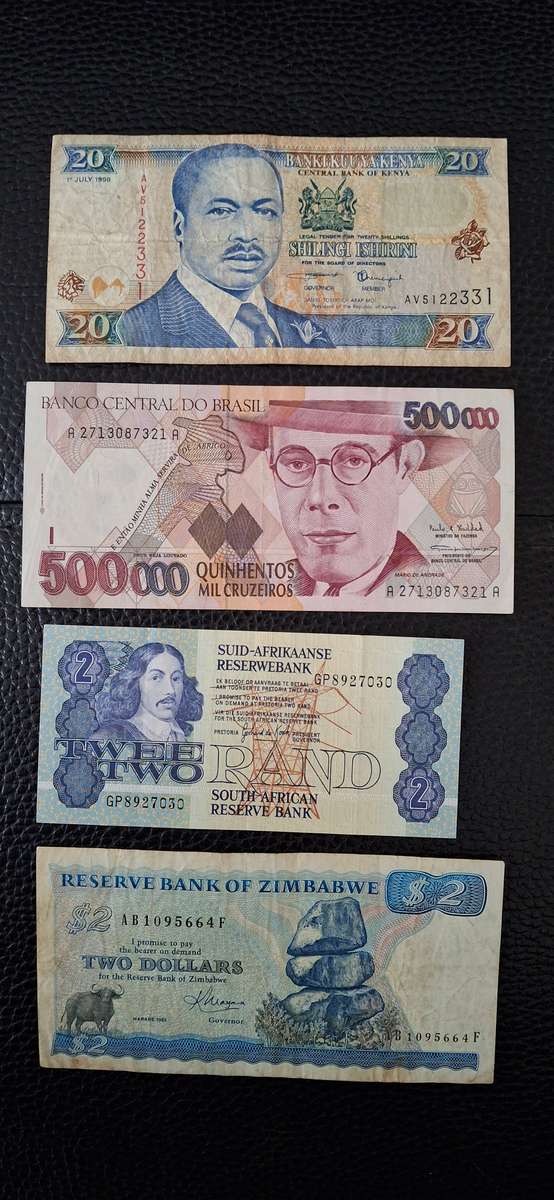 Set of 11  RSA and other WORLD Banknotes Circulated Includes Silver USA Dollar and QE 2nd One Pound