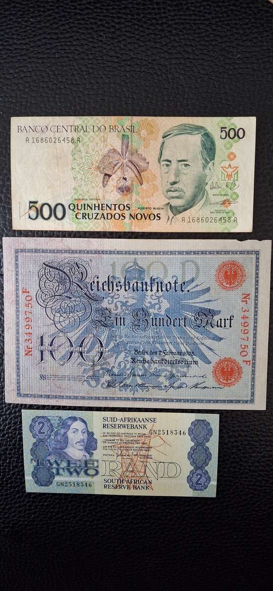 Set of 11  RSA and other WORLD Banknotes Circulated with Silver USA Dollar and QE 2nd One Dollar