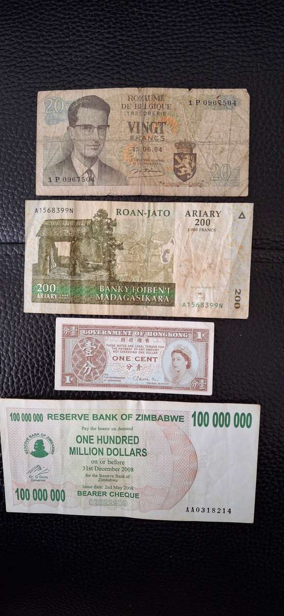 Set of 11  RSA and other WORLD Banknotes Circulated with QE 2nd  Canada $2