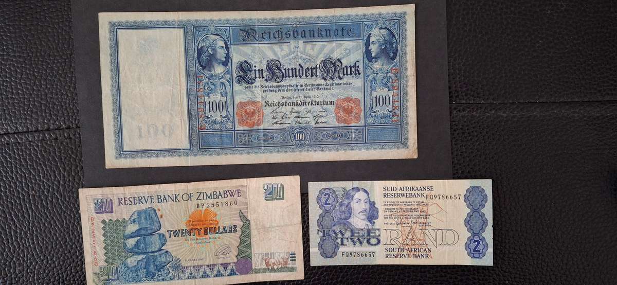 Set of 11  RSA and other WORLD Banknotes Circulated with QE 2nd Australia $1 & British 1 Pound