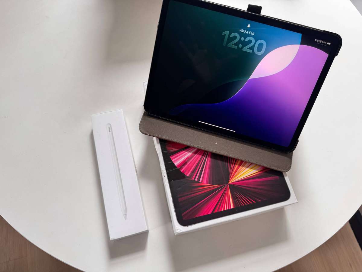 Devices - Apple iPad Pro M1 11 inch 256GB WiFi with Apple Pencil 2