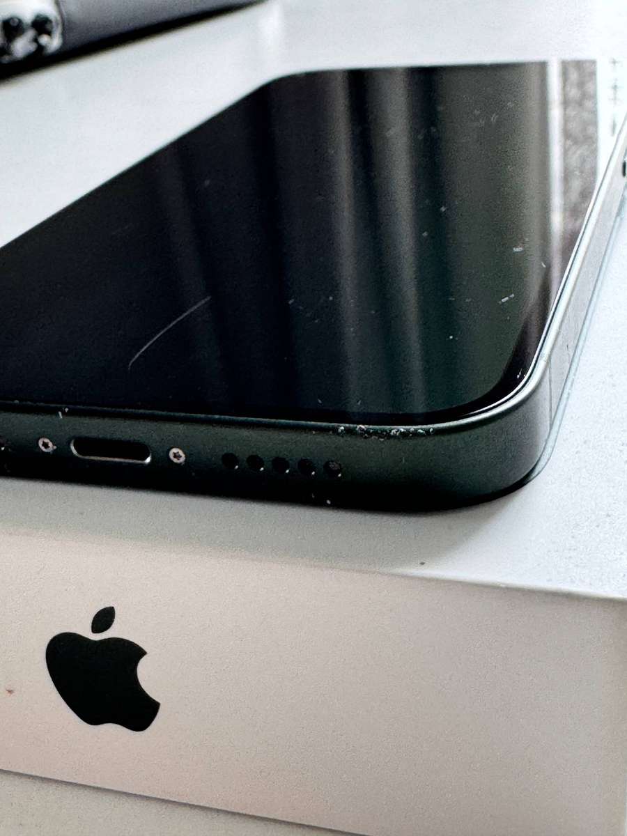 iPhone 13 256GB in Alpine Green with 87% Battery Health