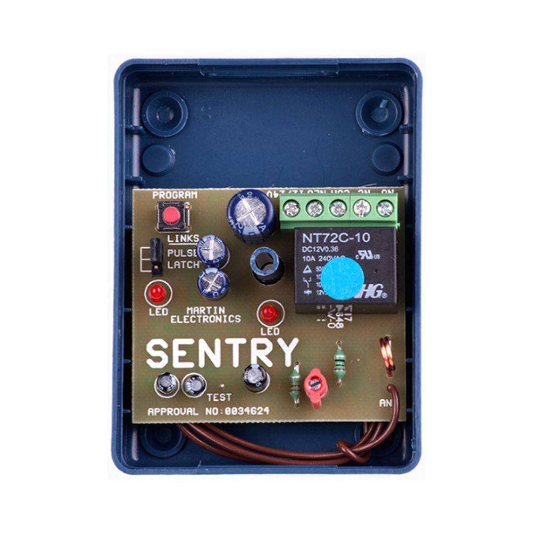 Sentry Code Hoping Receiver 433Mhz + 2 x 4 Button Remotes *Bid from R1 for the complete set *