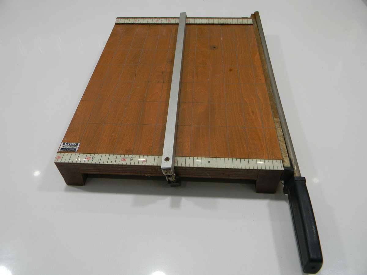 Vintage Lion Paper Trimmer Cutter
