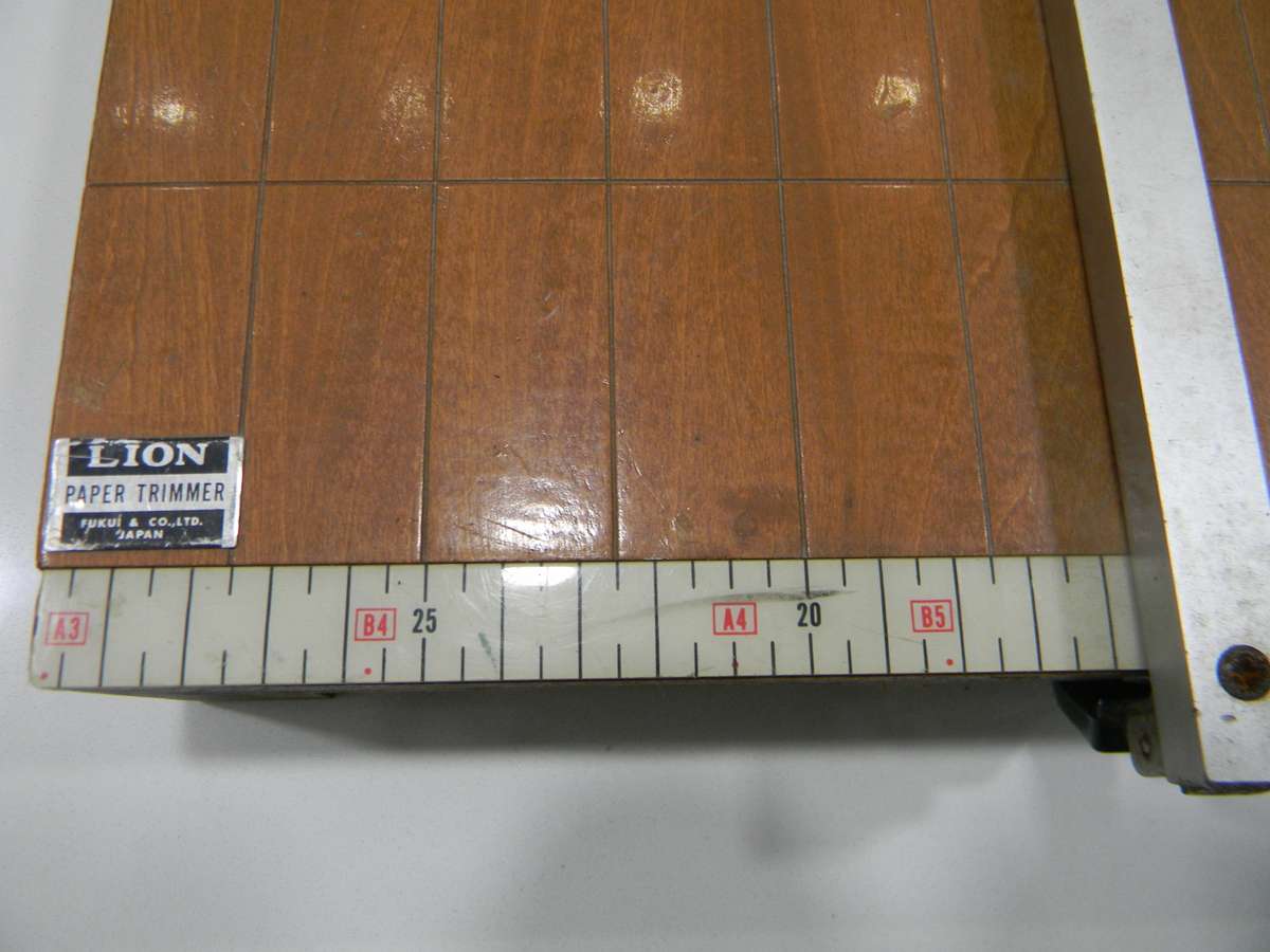 Vintage Lion Paper Trimmer Cutter