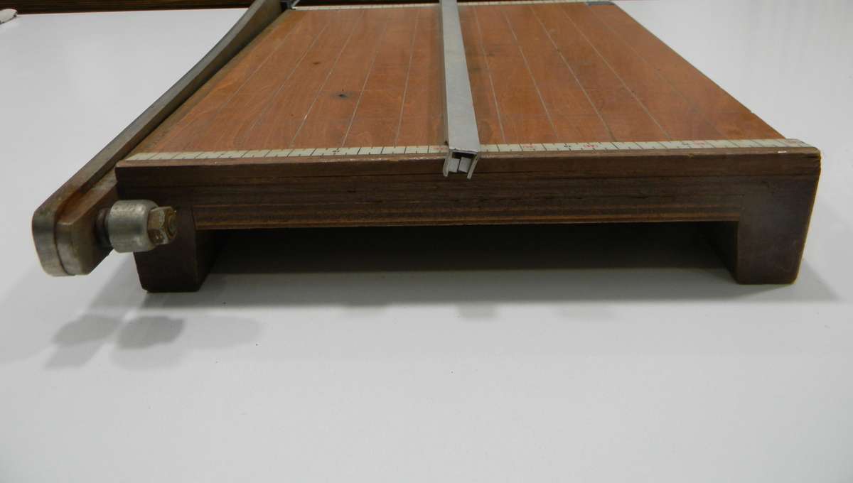 Vintage Lion Paper Trimmer Cutter