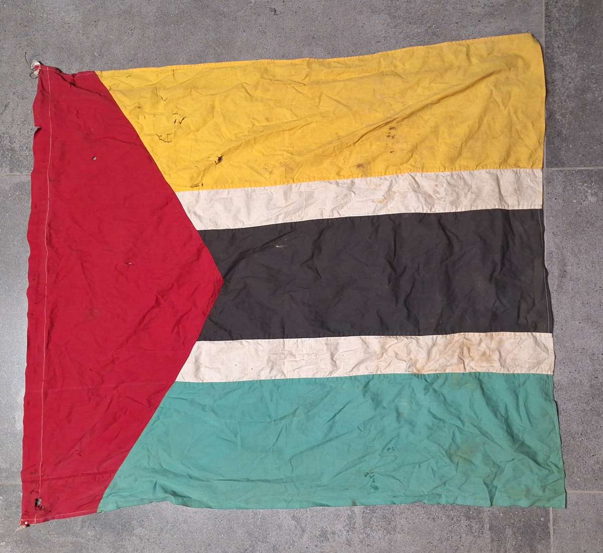 CIVIL WAR FRELIMO BATTLE FLAG BRING BACK