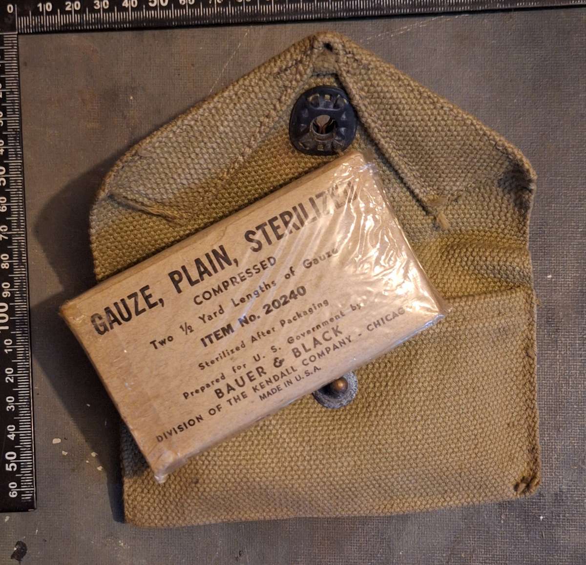 WW2 USA ARMY CARLISLE BANDAGE FIRST AID KIT POUCH WITH BANDAGE