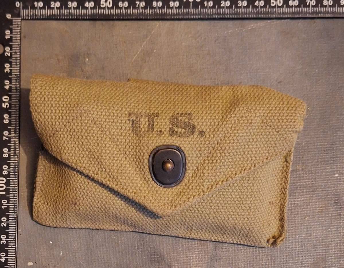 WW2 USA ARMY CARLISLE BANDAGE FIRST AID KIT POUCH WITH BANDAGE
