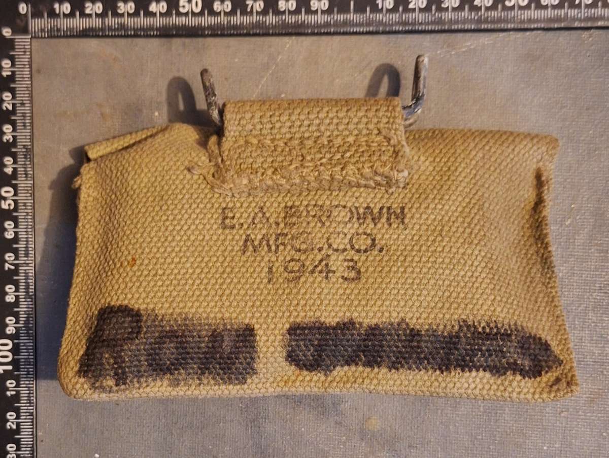 WW2 USA ARMY CARLISLE BANDAGE FIRST AID KIT POUCH WITH BANDAGE