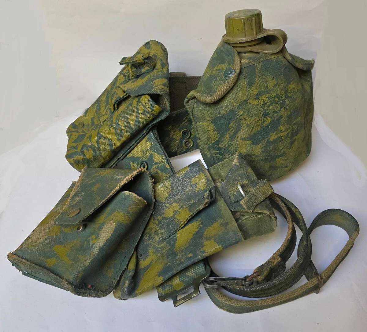RHODESIAN HAND PAINTED CAMO KIT AS USED BY S.A.S.