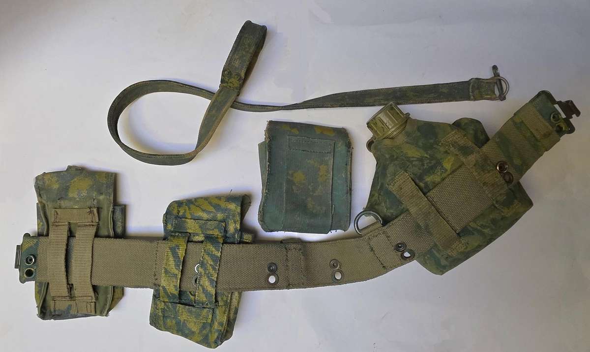RHODESIAN HAND PAINTED CAMO KIT AS USED BY S.A.S.
