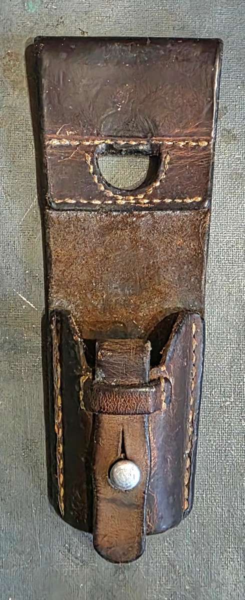 SWISS 1950s LEATHER BAYONET FROG