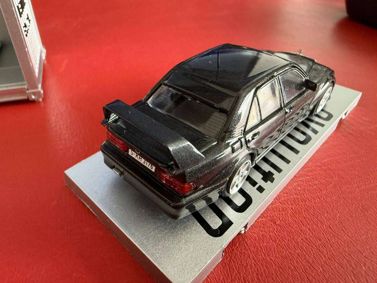 Tarmac Works - Mercedes-Benz 190E 2.5L 16V - 1:64 Scale in presentation box