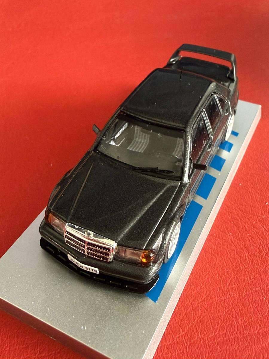 Tarmac Works - Mercedes-Benz 190E 2.5L 16V - 1:64 Scale in presentation box