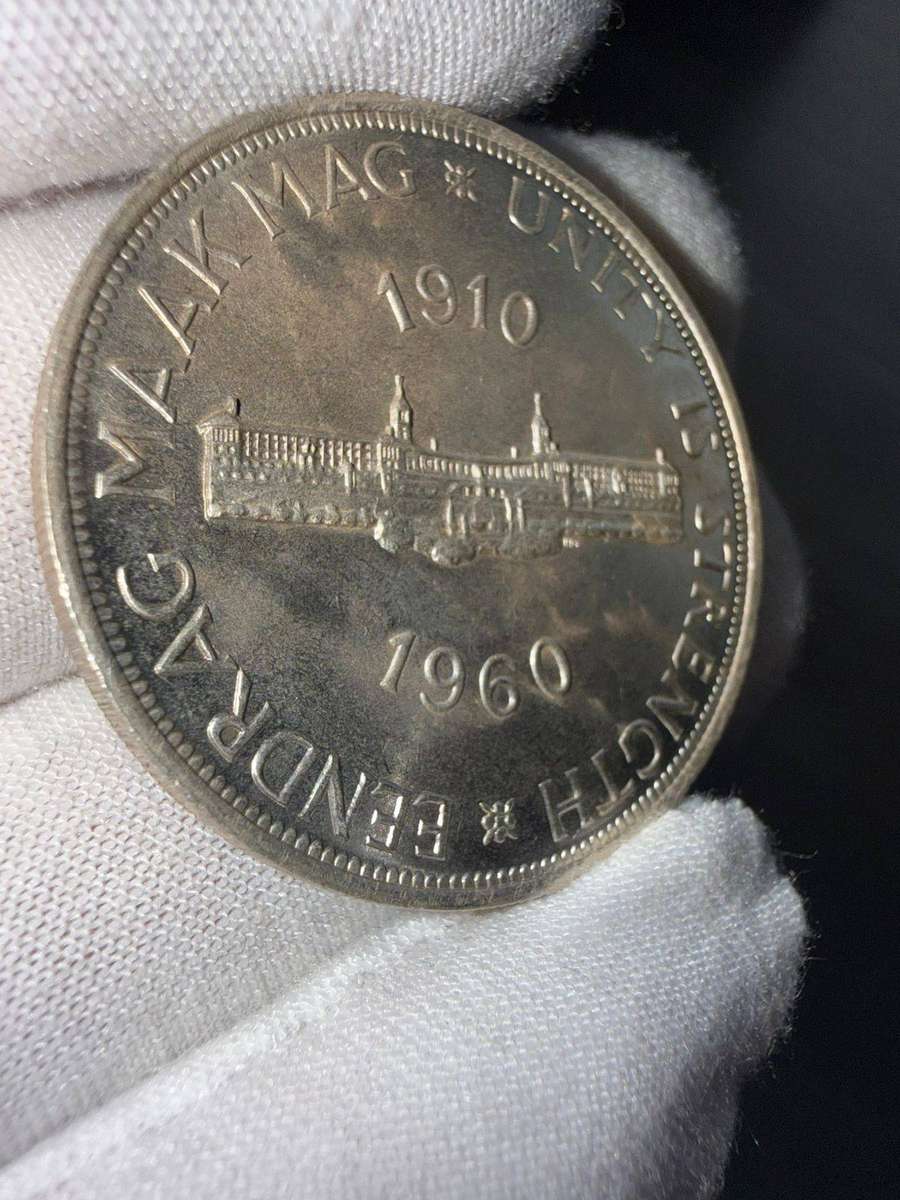 1960 5 SHilling & 3 pence silver & Half Penny with Die Crack through A of Elizabeth