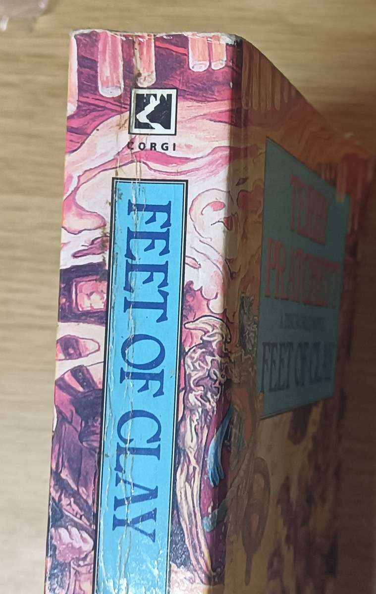Feet of Clay - Terry Pratchett  - Softcover - 414 pages