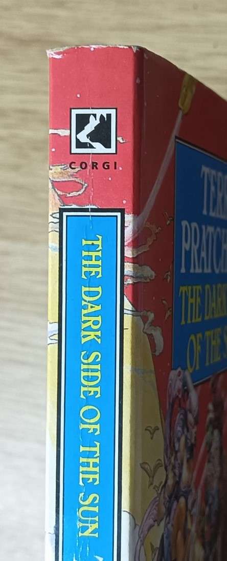 The Dark Side of the Sun - Terry Pratchett - Softcover - 235 Pages