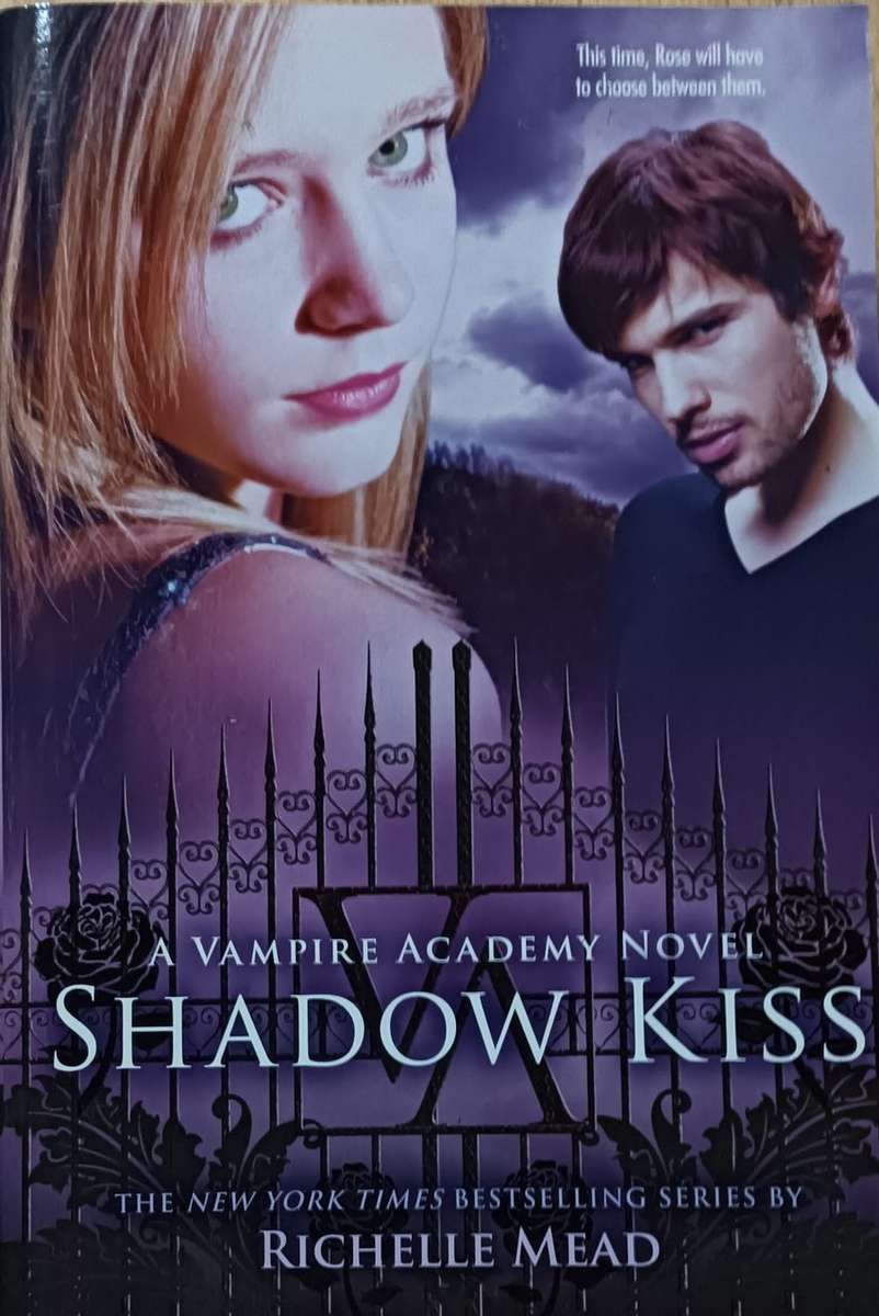Shadow Kiss - Richelle Mead - Softcover - 444 Pages - A Vampire Academy Novel