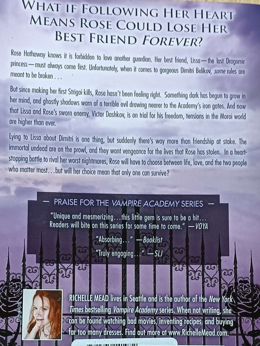 Shadow Kiss - Richelle Mead - Softcover - 444 Pages - A Vampire Academy Novel