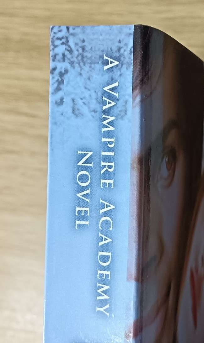 Frostbite - Richelle Mead - Softcover - 327 pages - A Vampire Academy Novel