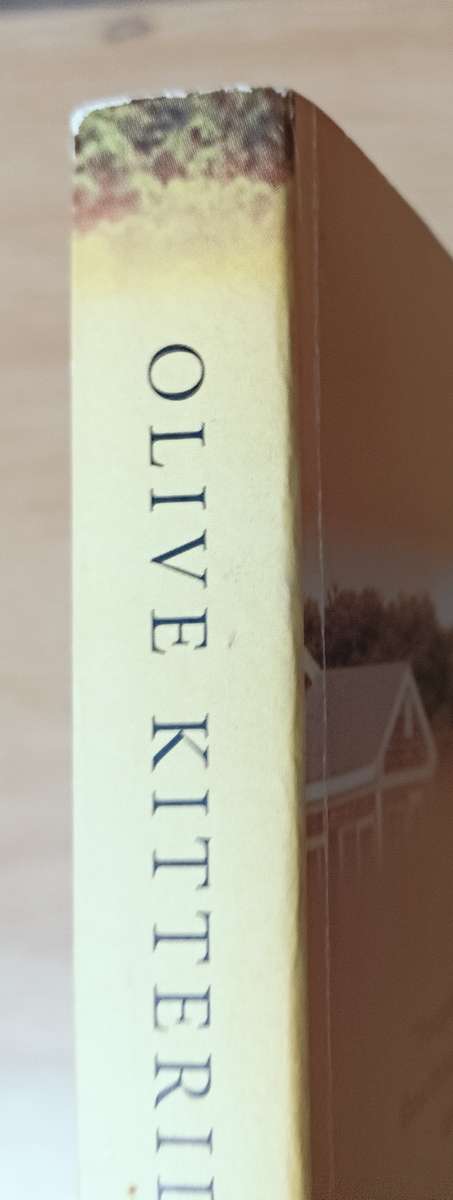 Olive Kitteridge - Elizabeth Strout - Softcover - 286 Pages