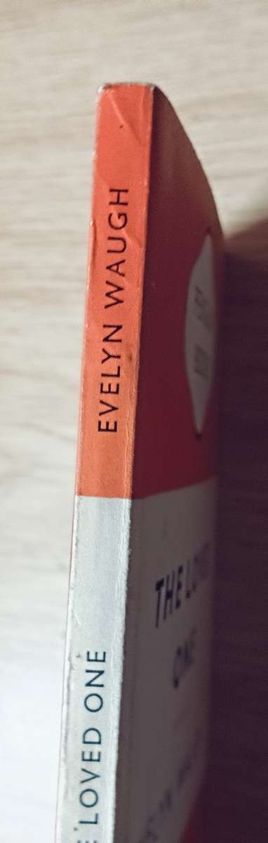 The Loved One - Evelyn Waugh- Softcover - 127 pages - A Penguin Classic