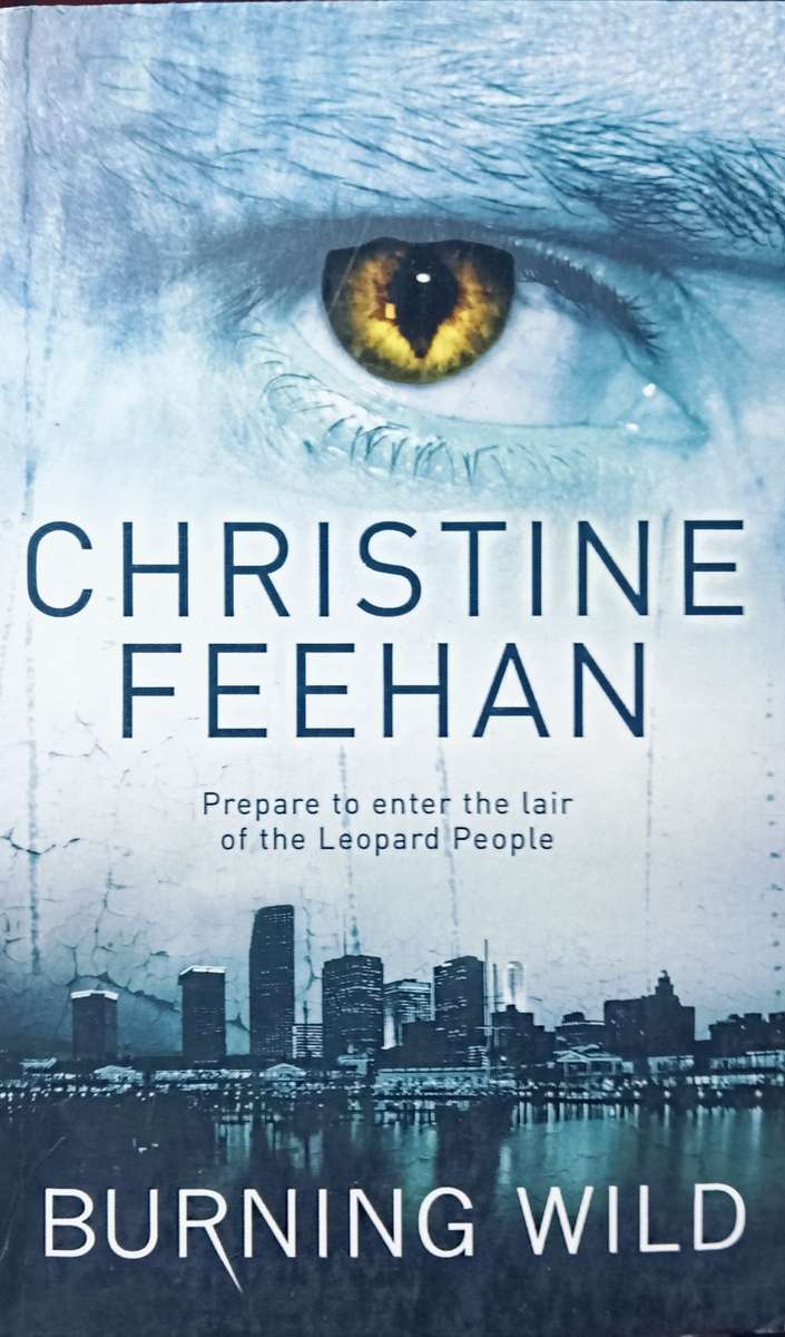 Burning Wild - Christine Feehan - Softcover - 472 pages