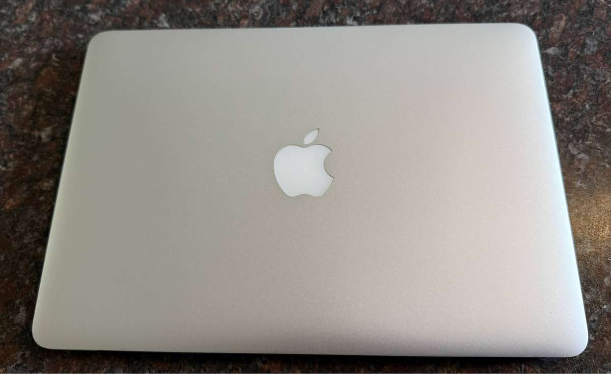 MacBook Pro Retina 13 (Mid 2014) 2.8GHz i5 / 8GB RAM / 500GB SSD, Excellent Condition
