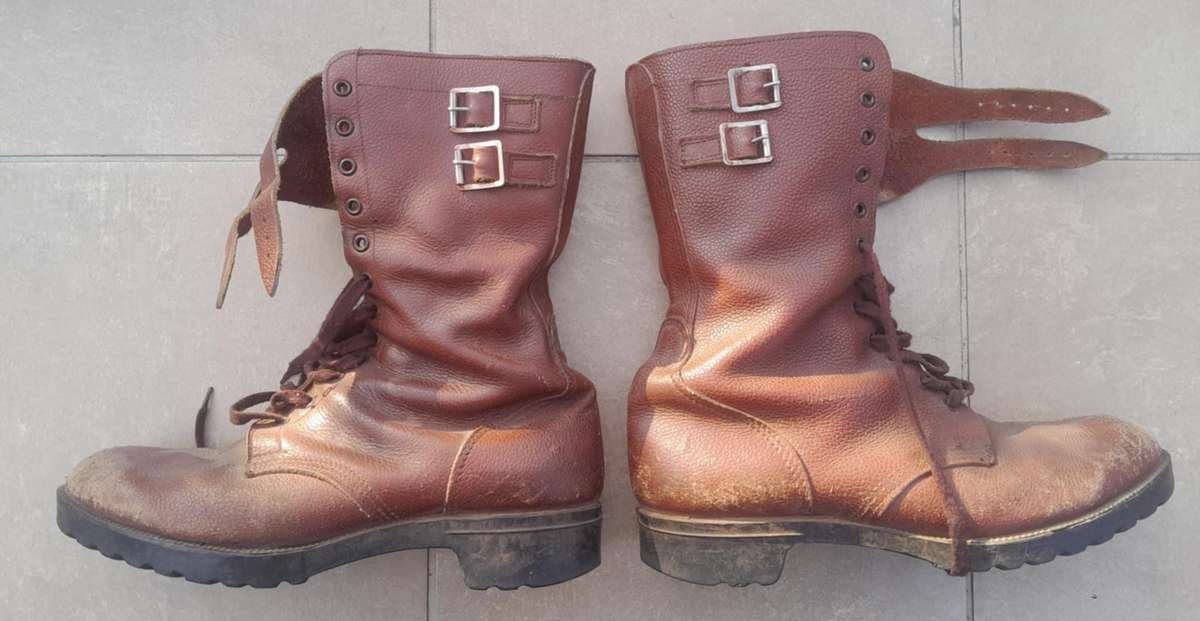 SA ARMY "GRENSVEGTER" BUCKLE BOOTS