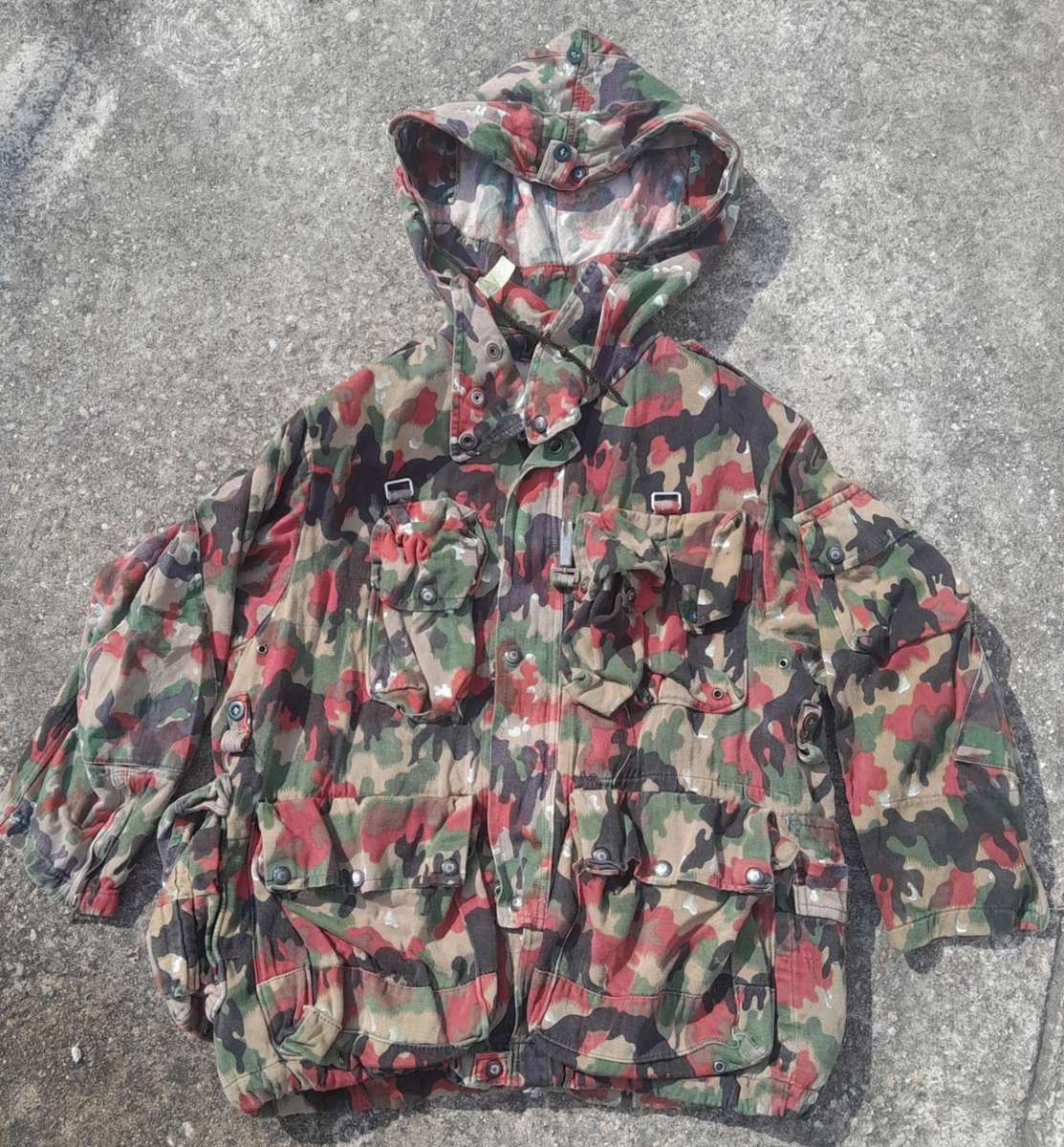 SWISS ARMY CAMO JACKET **Large**